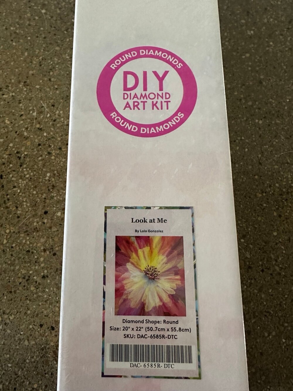 Look at Me Lola Gonzalez Sealed Diamond Art Club OOS Flowers Round